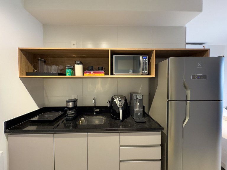 Studio na Vila Madalena, Metrô ao Lado e Conforto!