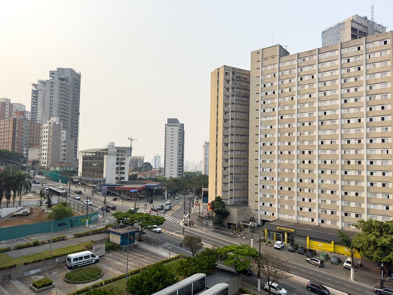Studio na Vila Madalena, Metrô ao Lado e Conforto!