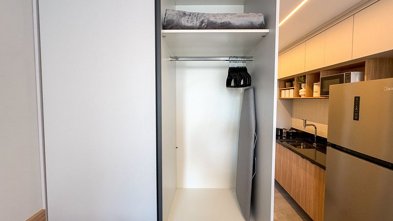 Premium Studio!Pool, Leisure, Metro 3 Minutes Away